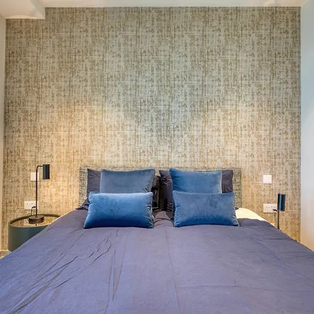 Apartment Stunning In The Iconic Mercury Tower