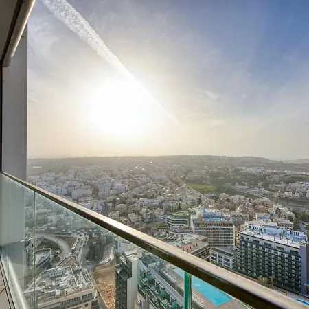 Apartment Stunning In The Iconic Mercury Tower *