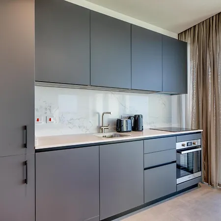 Stunning In The Iconic Mercury Tower Apartment *